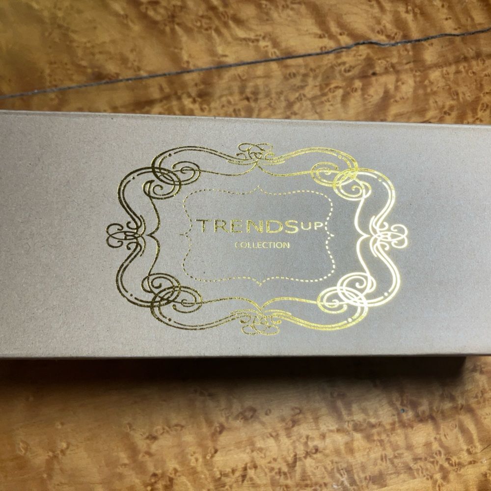 New in the box, Trends Up Collection jeweled sandals, size 9 - Picture 2 of 4